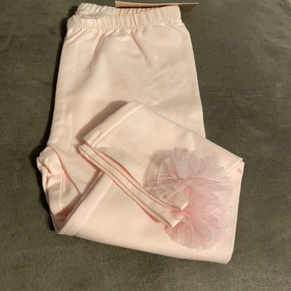 Leggings with tulle flower at ankle